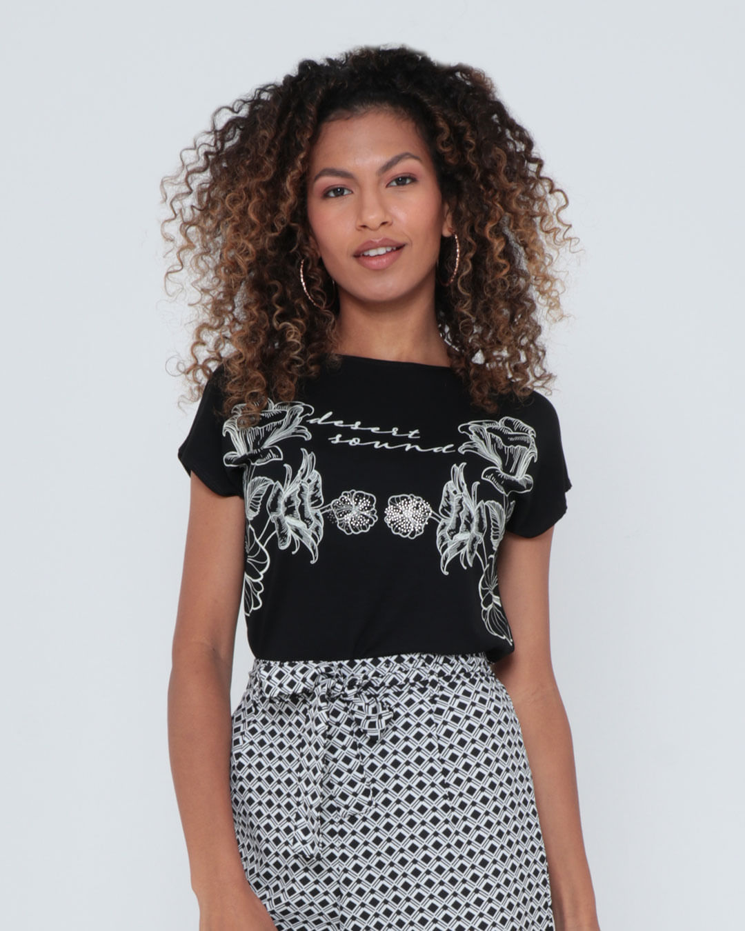 Blusa-Tf-237-Estampada-Preta-Mesa---Preto