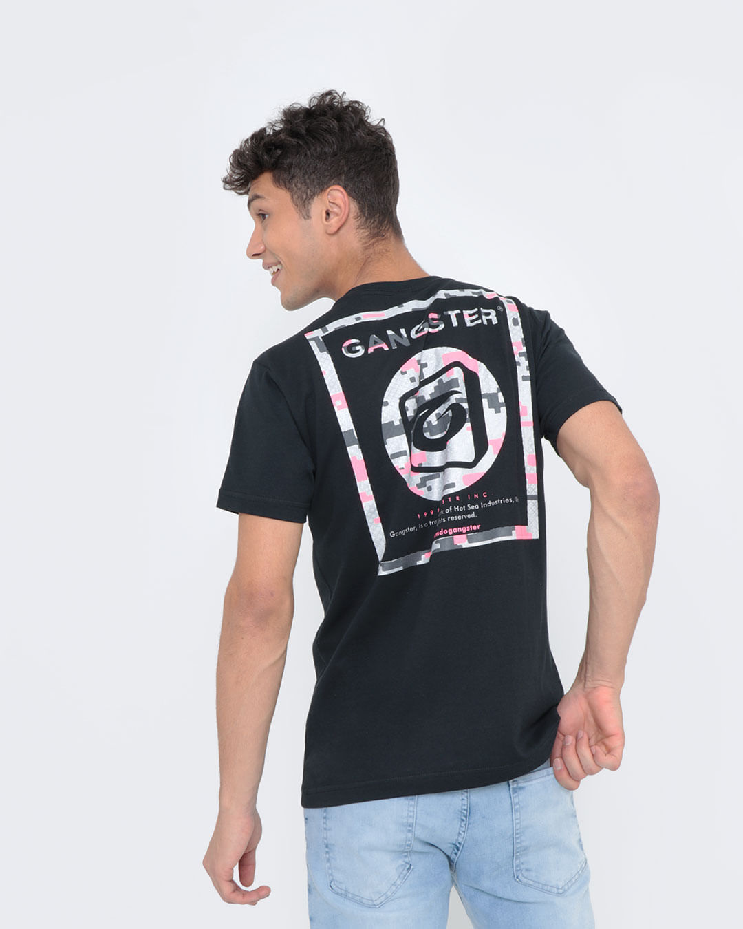 Camiseta-Estampa-Costas-Gangster-Preta