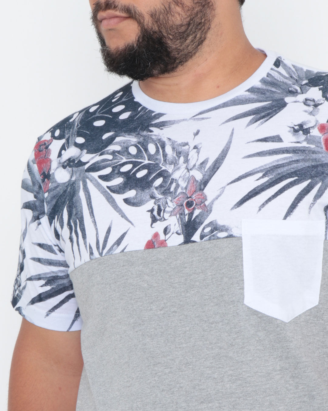 Camiseta-Plus-Size-Estampa-Floral-Recorte-Branca-Com-Bolso