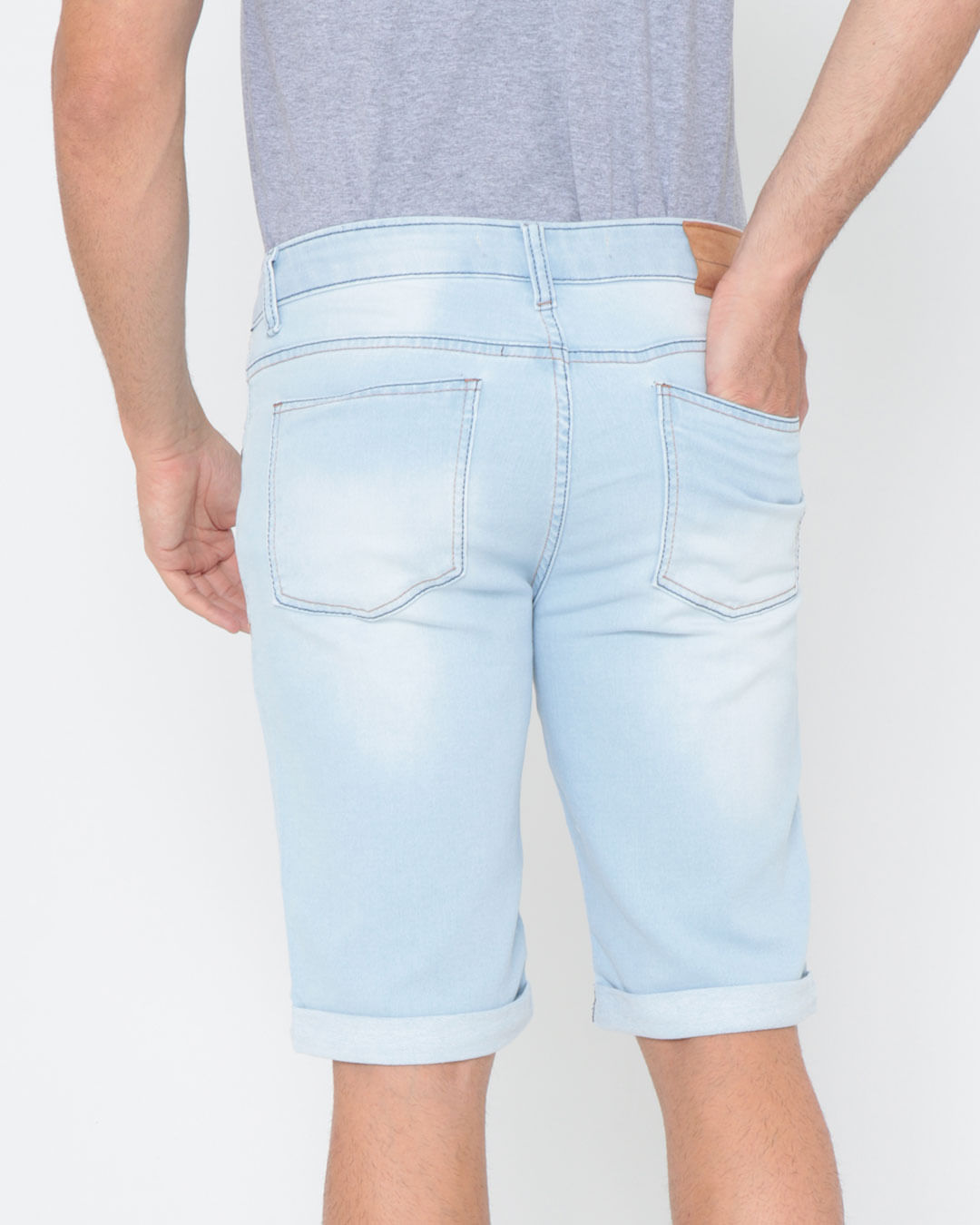 Bermuda-Jeans-Moletinho-Masculina-Barra-Dobrada-Azul-Claro