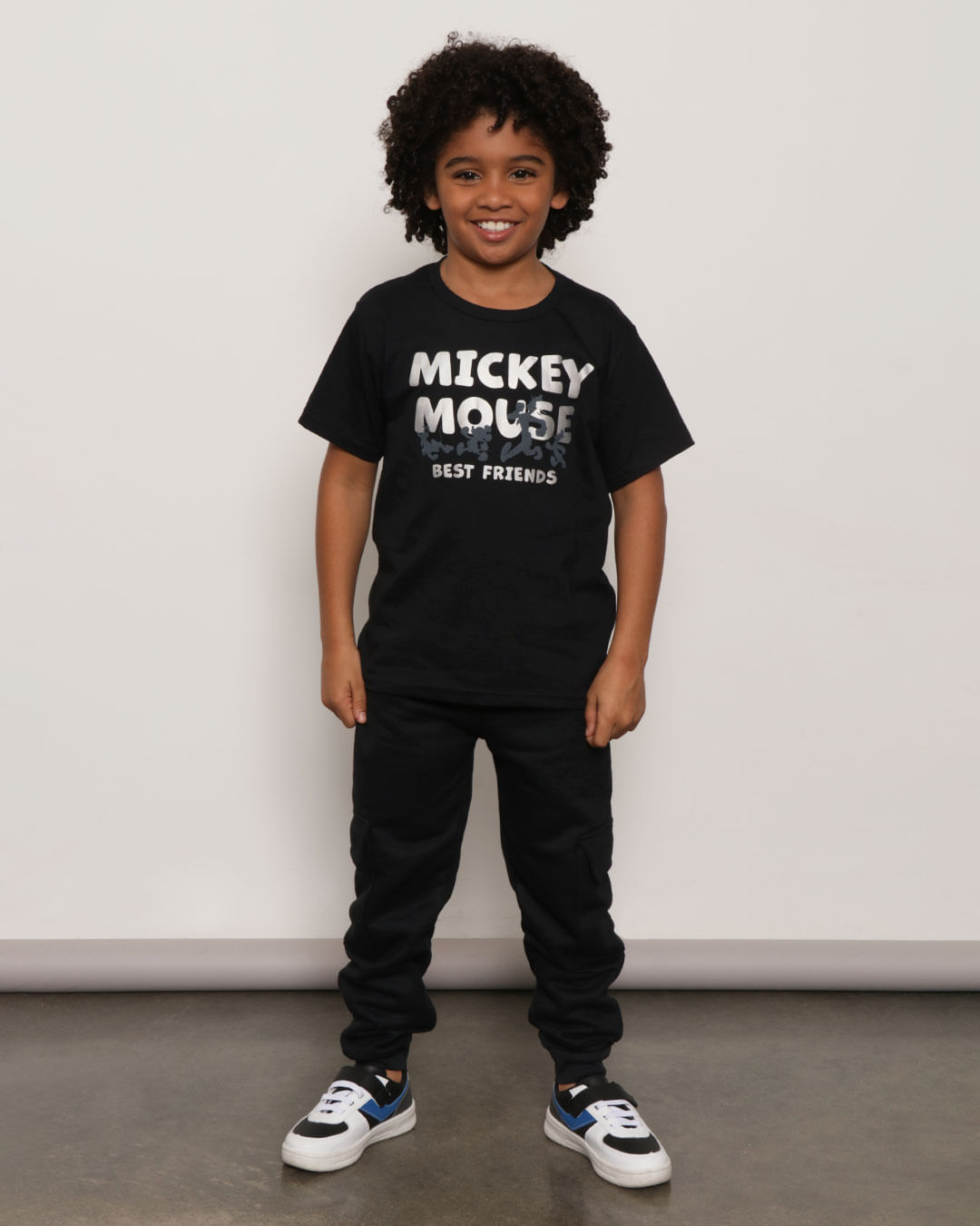 Camiseta-Infantil-Disney-Mickey-e-Amigos-Holografico-Preto-
