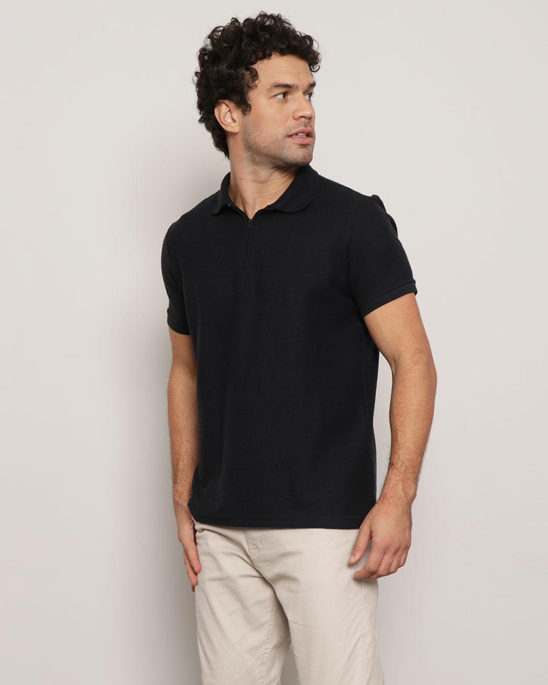 Polo-Masculina-Piquet-Manga-Curta-Gola-Ziper-Preta-