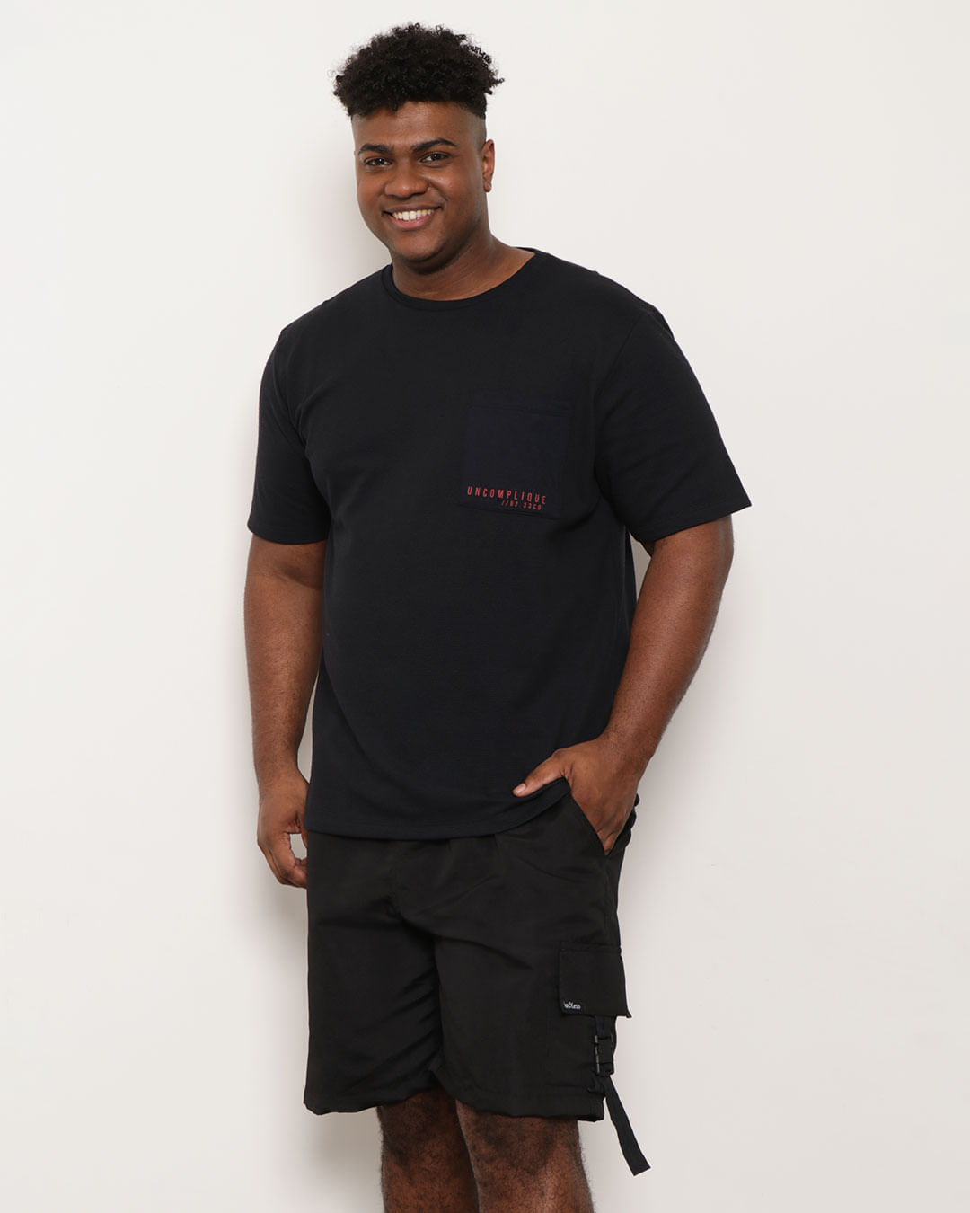 Camiseta-Plus-Size-Masculina-Piquet-Bolso-Preto-