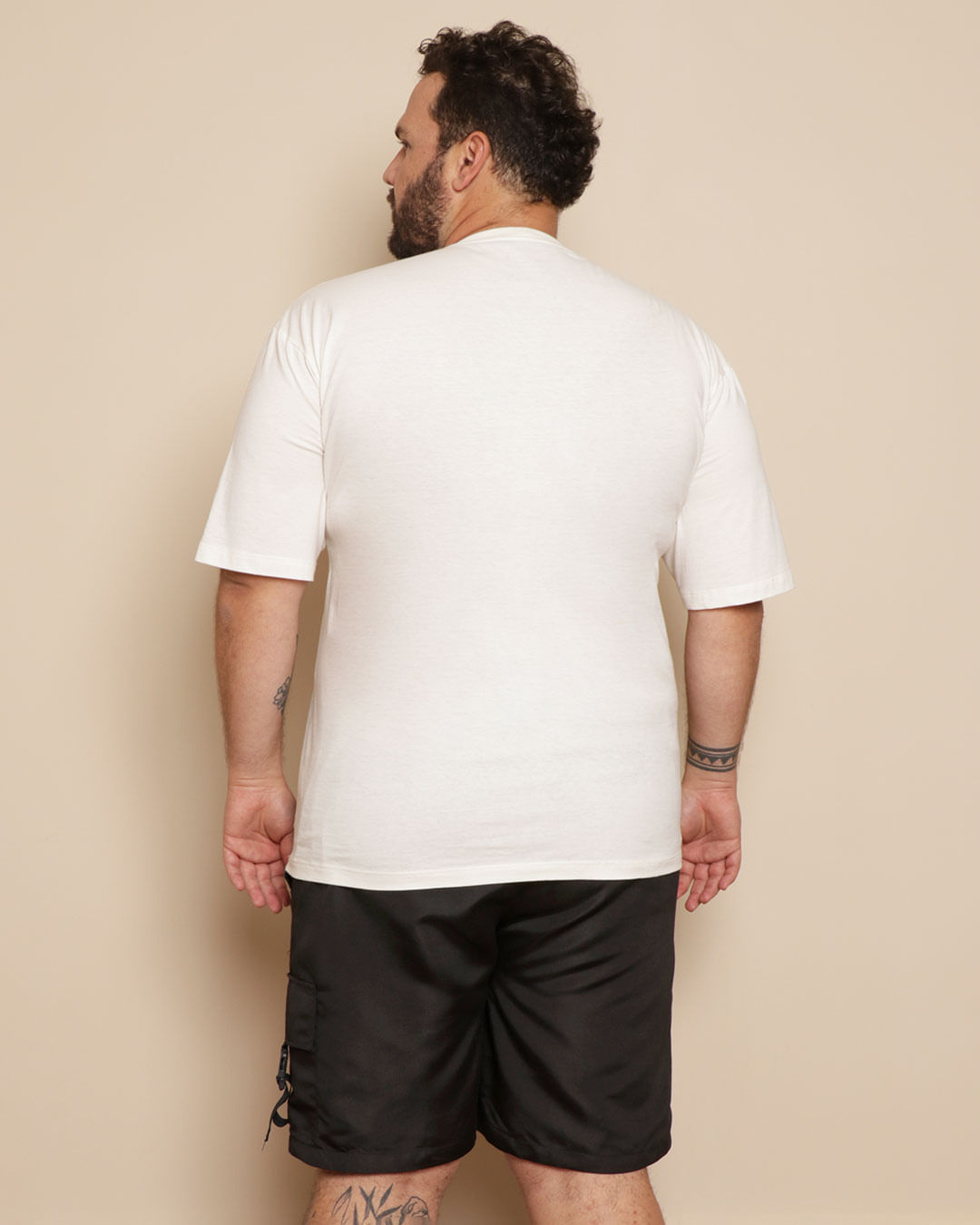 Camiseta-Plus-Size-Masculina-Manga-Curta-Estampa-Flocada-Off-White