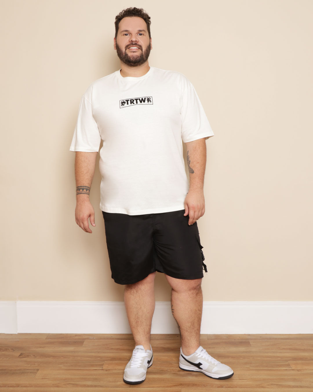 Camiseta-Plus-Size-Masculina-Manga-Curta-Estampa-Flocada-Off-White