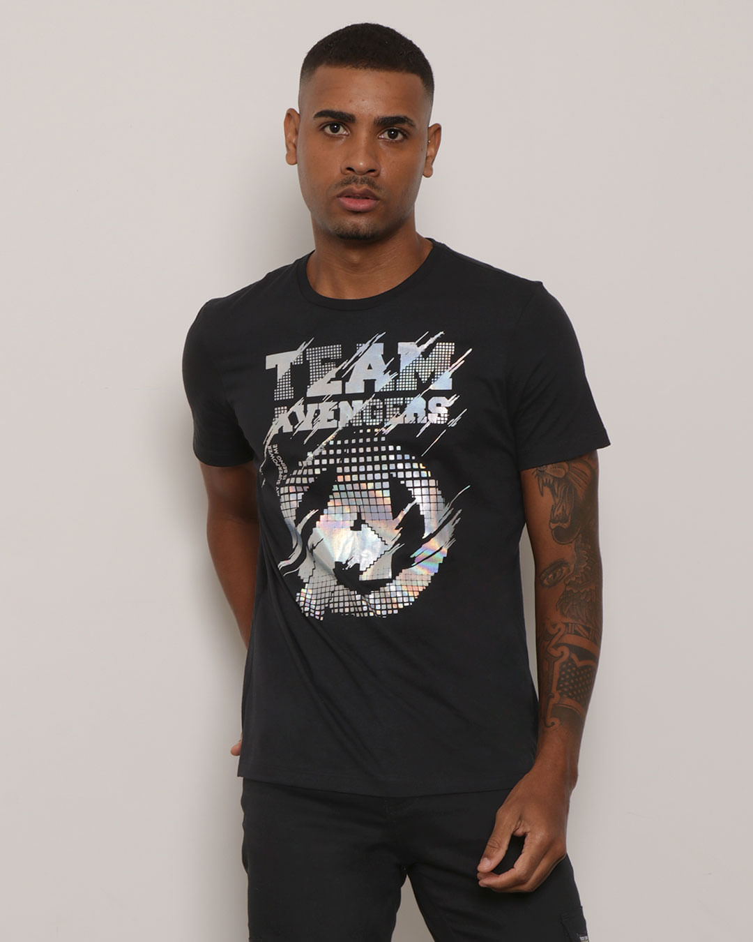 Camiseta-Trd121113-Avengers-D100-Pgg---Preto