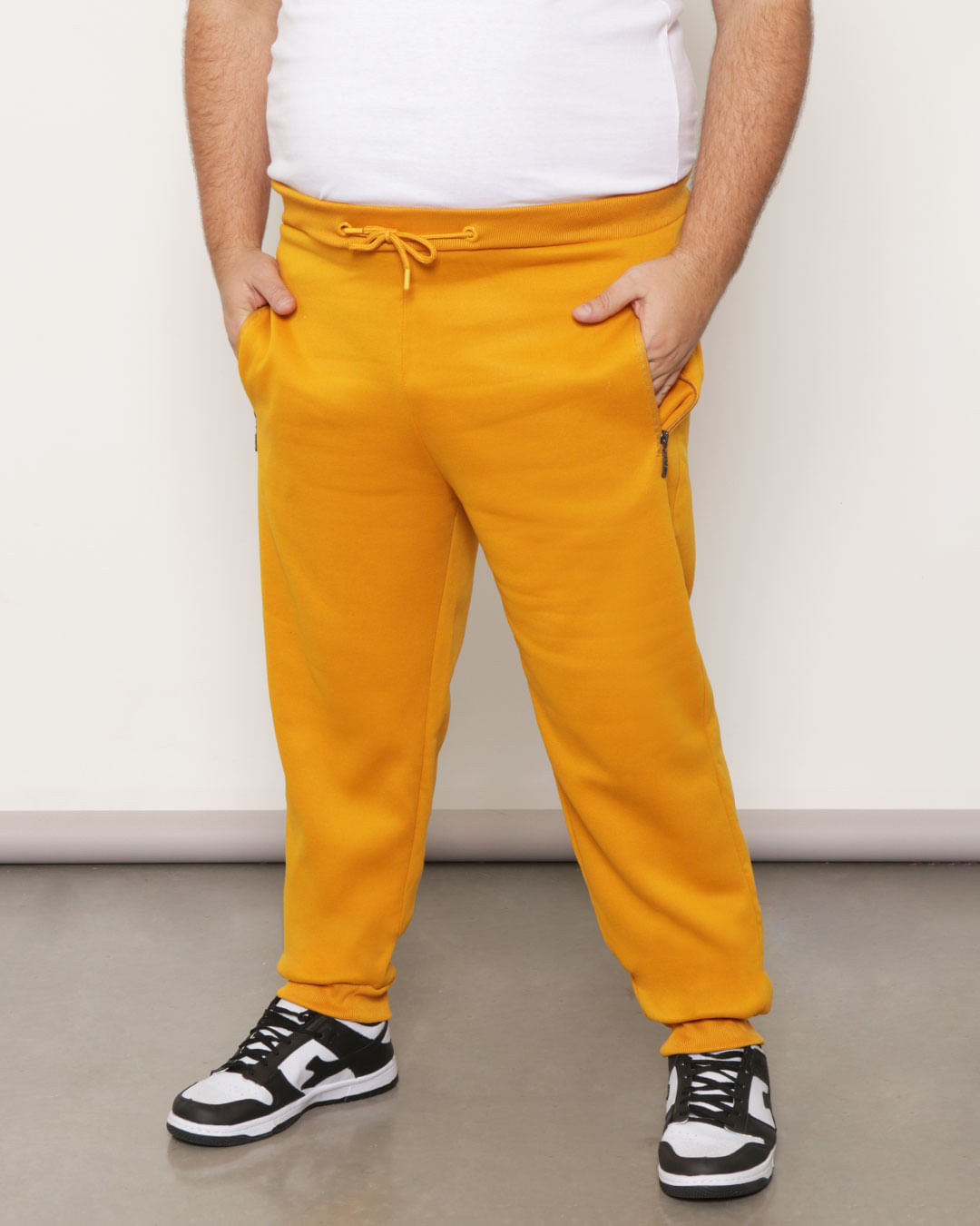 Calca-Moletom-Plus-Size-Masculina-Jogger-Bolso-Com-Ziper-Mostarda