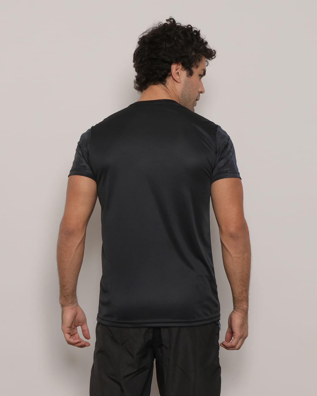 Camiseta-Masculina-Esporte-Estampada-Camuflada-Preta