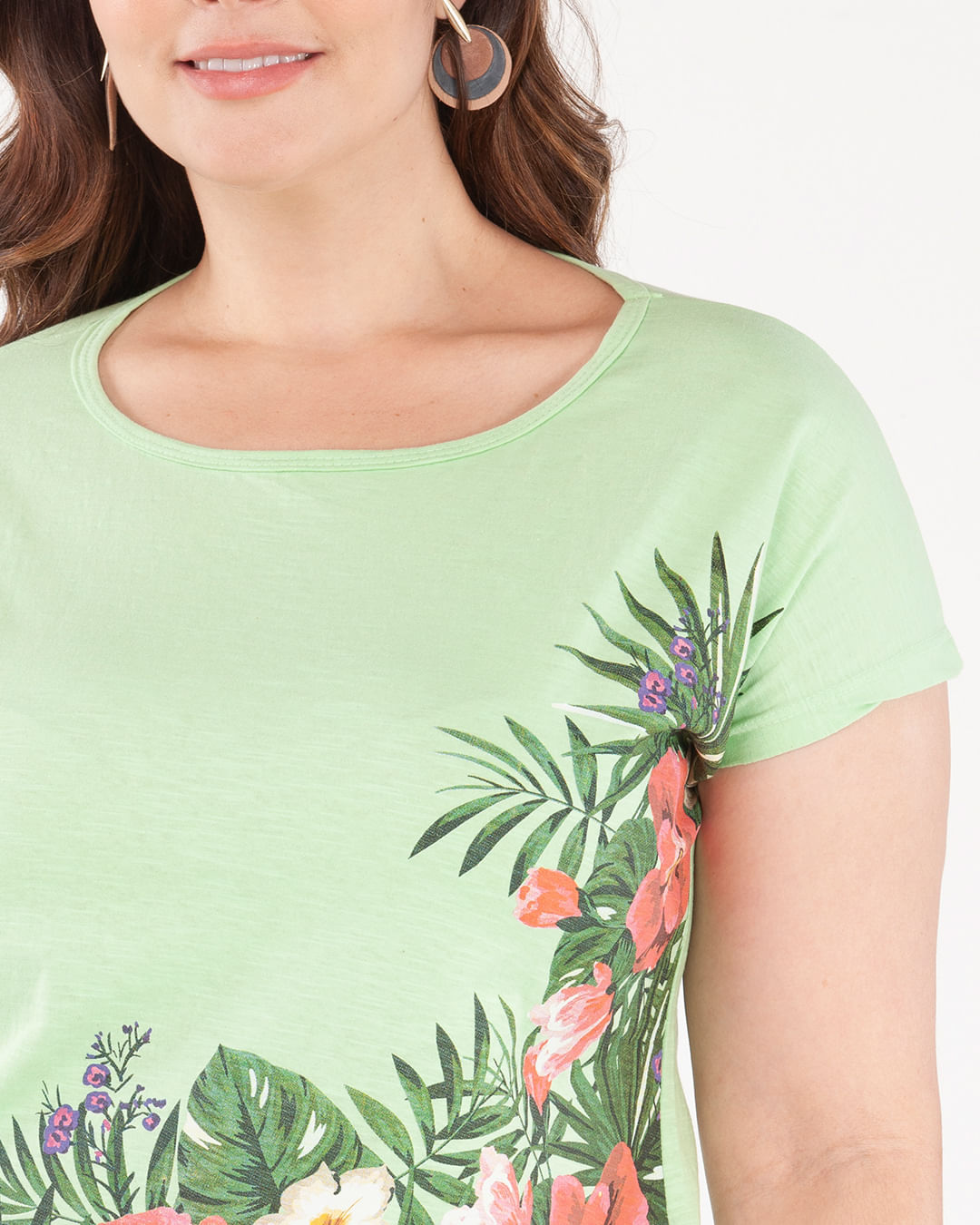 Tshirt-3112-Fundo-Wasabi-Mesa---Verde-Floral
