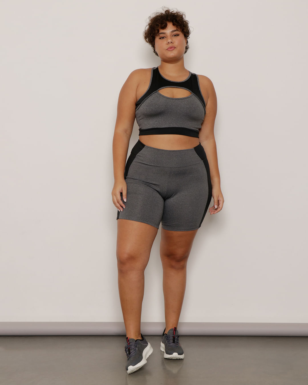 Shorts-8212-Plus-Size-Com-Recortes-Later---Mescla-Medio