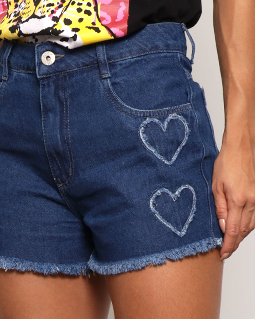 Short-Jeans-Feminino-Detalhe-Coracao-Azul