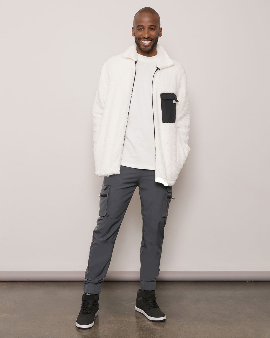 Jaqueta-Masculino-Sherpa-Com-Bolso-e-Ziper-Off-White