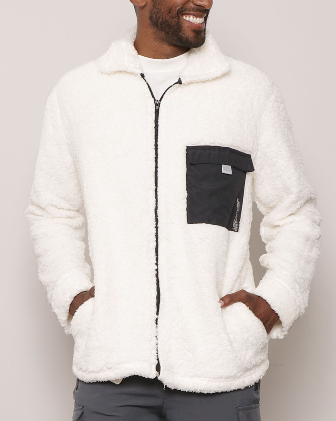Jaqueta-Masculino-Sherpa-Com-Bolso-e-Ziper-Off-White