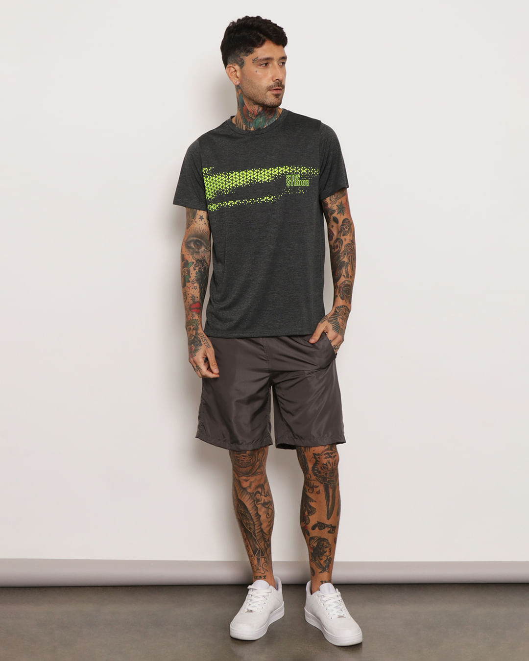 Camiseta-Masculina-Manga-Curta-Fitness-Estampa-Neon-Cinza