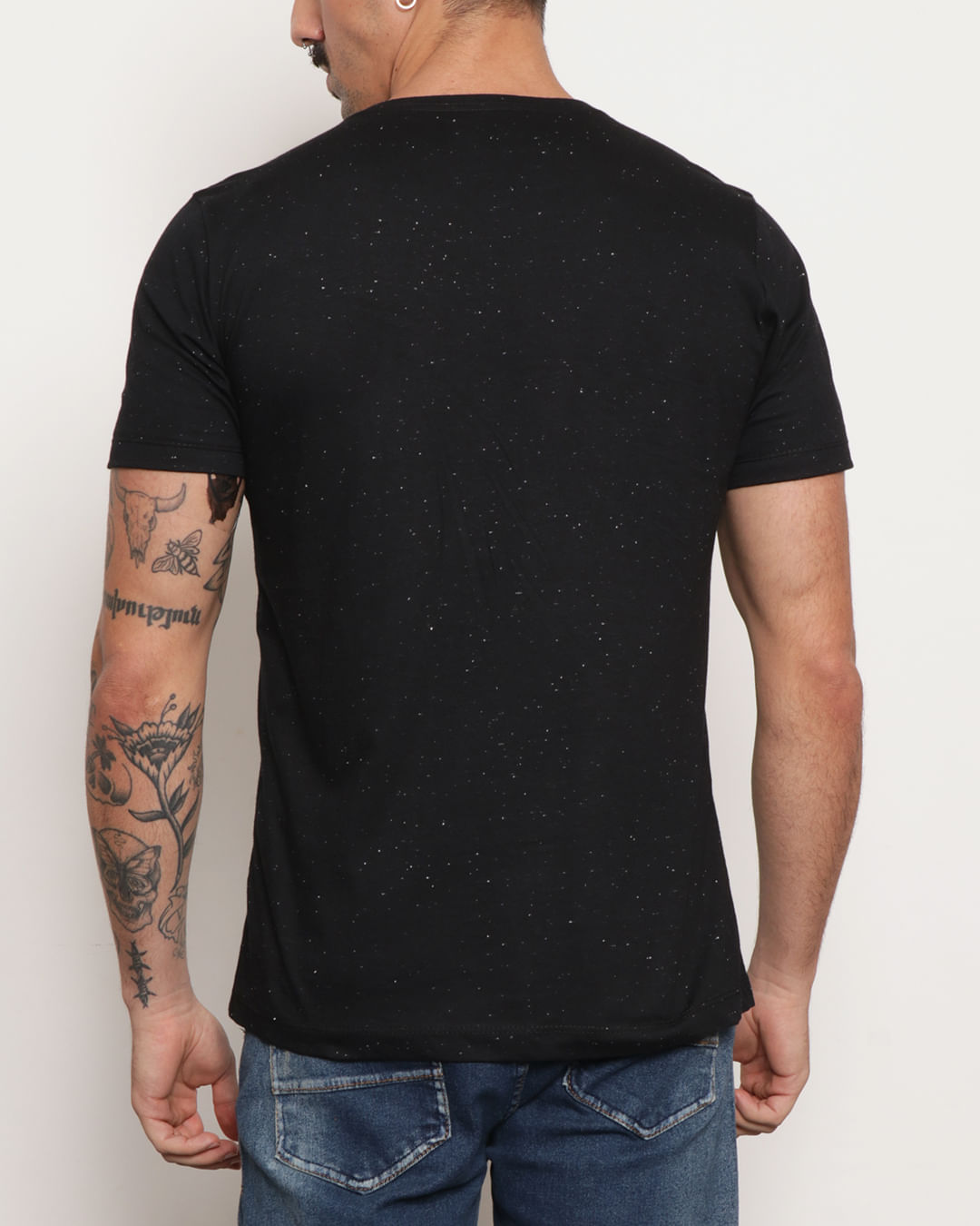 Camiseta-Mc-811882-Estampa--Frente---Preto