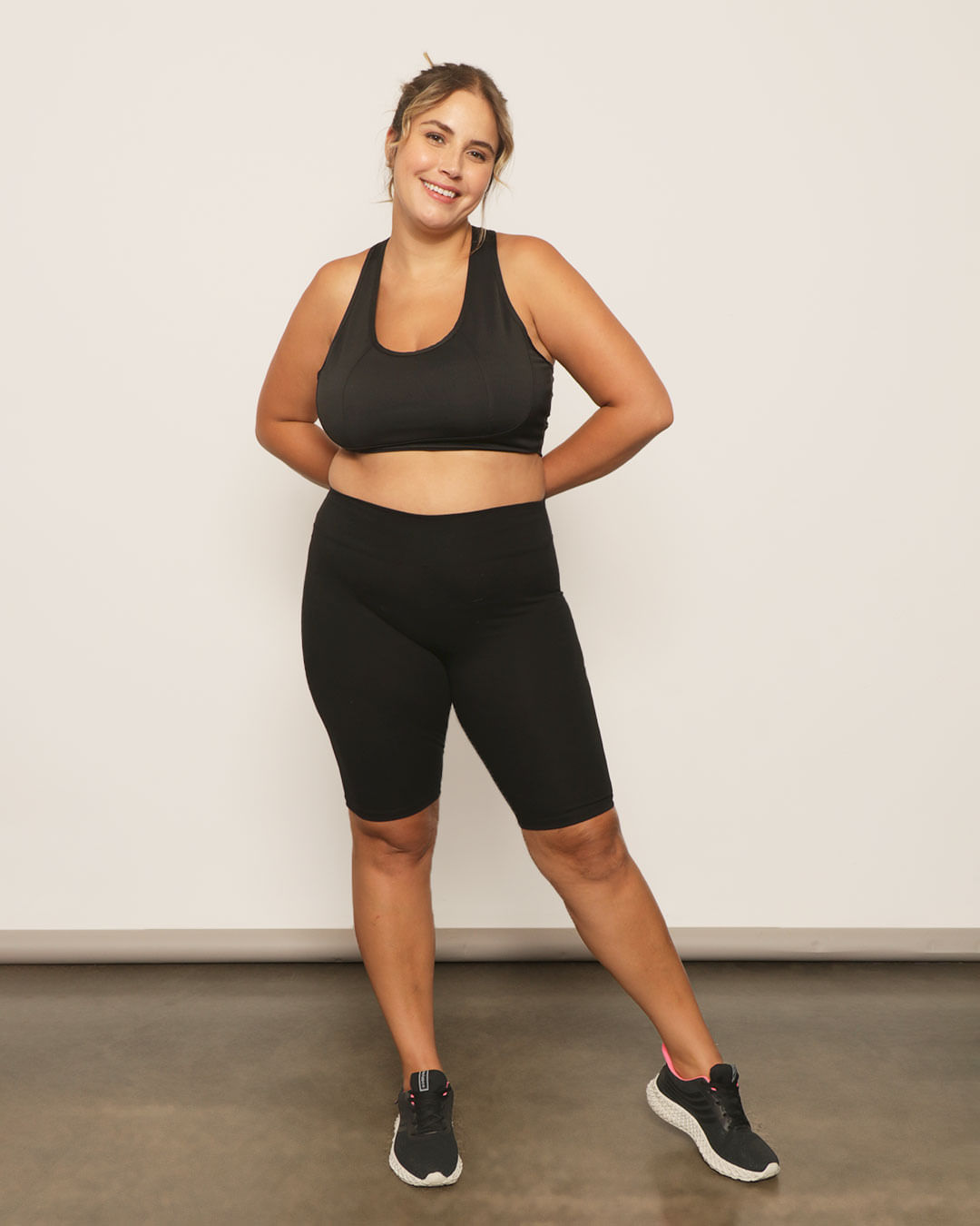 Bermuda Feminina Plus Size Fitness Lisa Cinza Claro