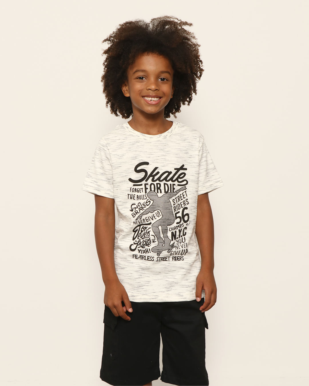 Camiseta-Infantil-Menino-Estampa-Skatista-Texturizada-Branca-