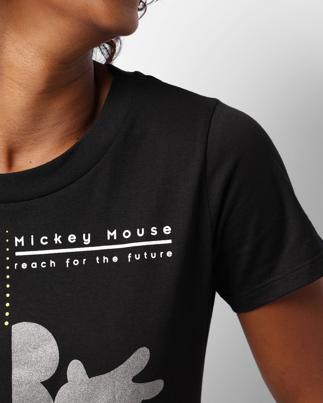 Camiseta-Feminina-Disney-Mickey--Estampa-Foil-Manga-Curta-Preta