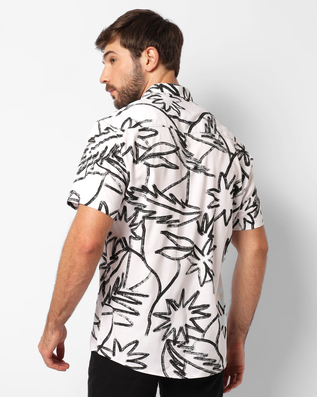 Camisa-Folha-Branco-C-Preto-5013175---Branco-Floral