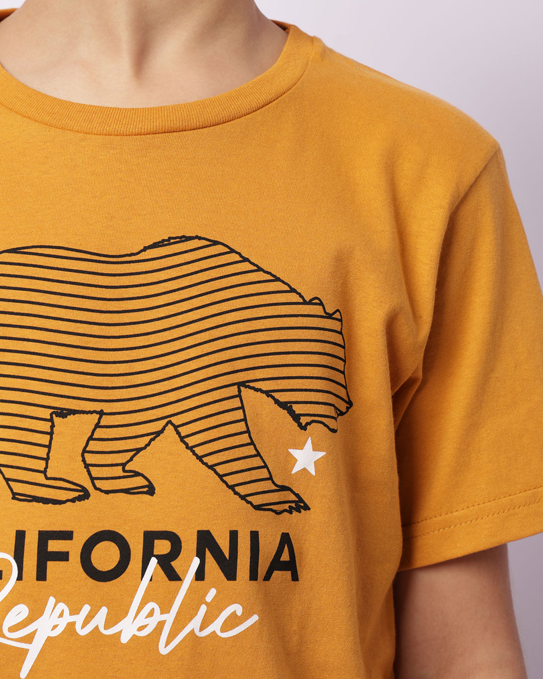 Camiseta-5200-Mc-M-1014-California---Mostarda--Medio