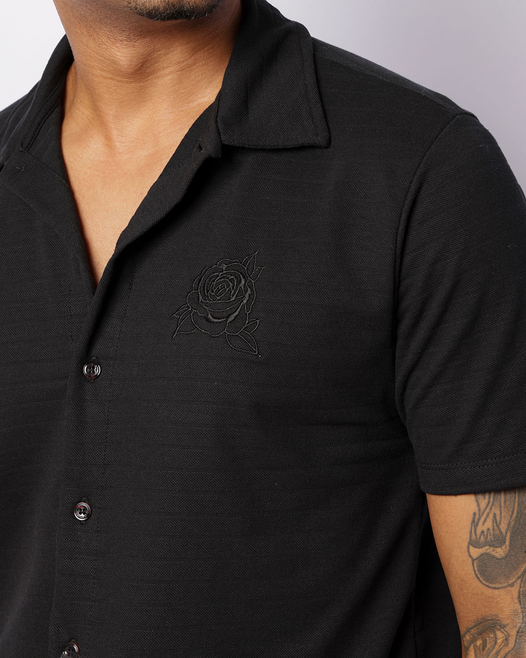 Camisa-Bordada-Flor-Tr235---Preto