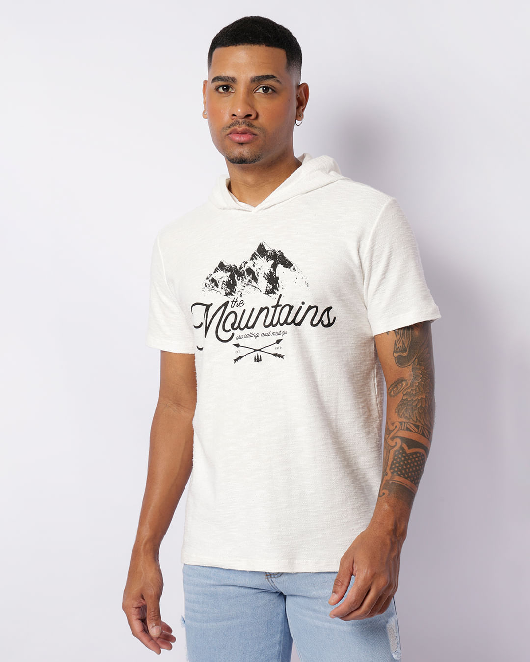 Camiseta Masculina Texturizada Com Capuz Manga Curta Branca