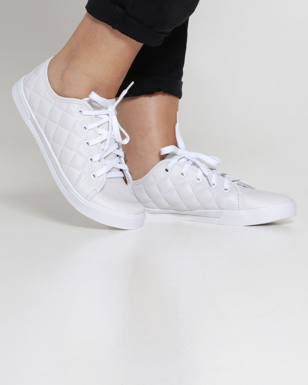 Tenis-Feminino-Casual-Matelasse-Com-Cadarco-Branco