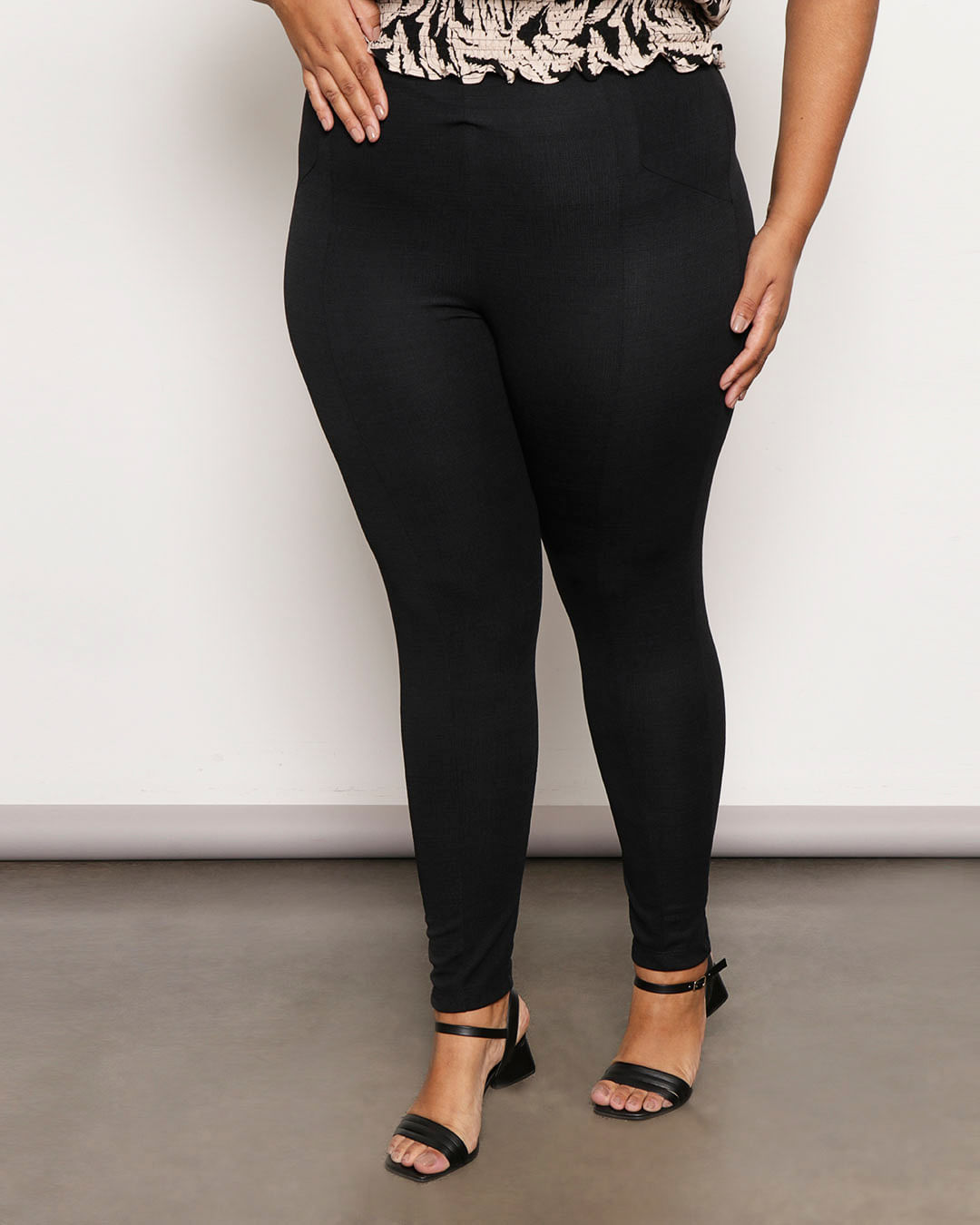 Calca-Legging-Plus-Size-Feminino-Crepe-Com-Recorte-Preto