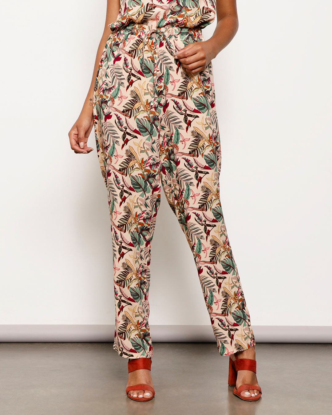 Calca-Viscose-Feminina-Reta-Floral-Bege