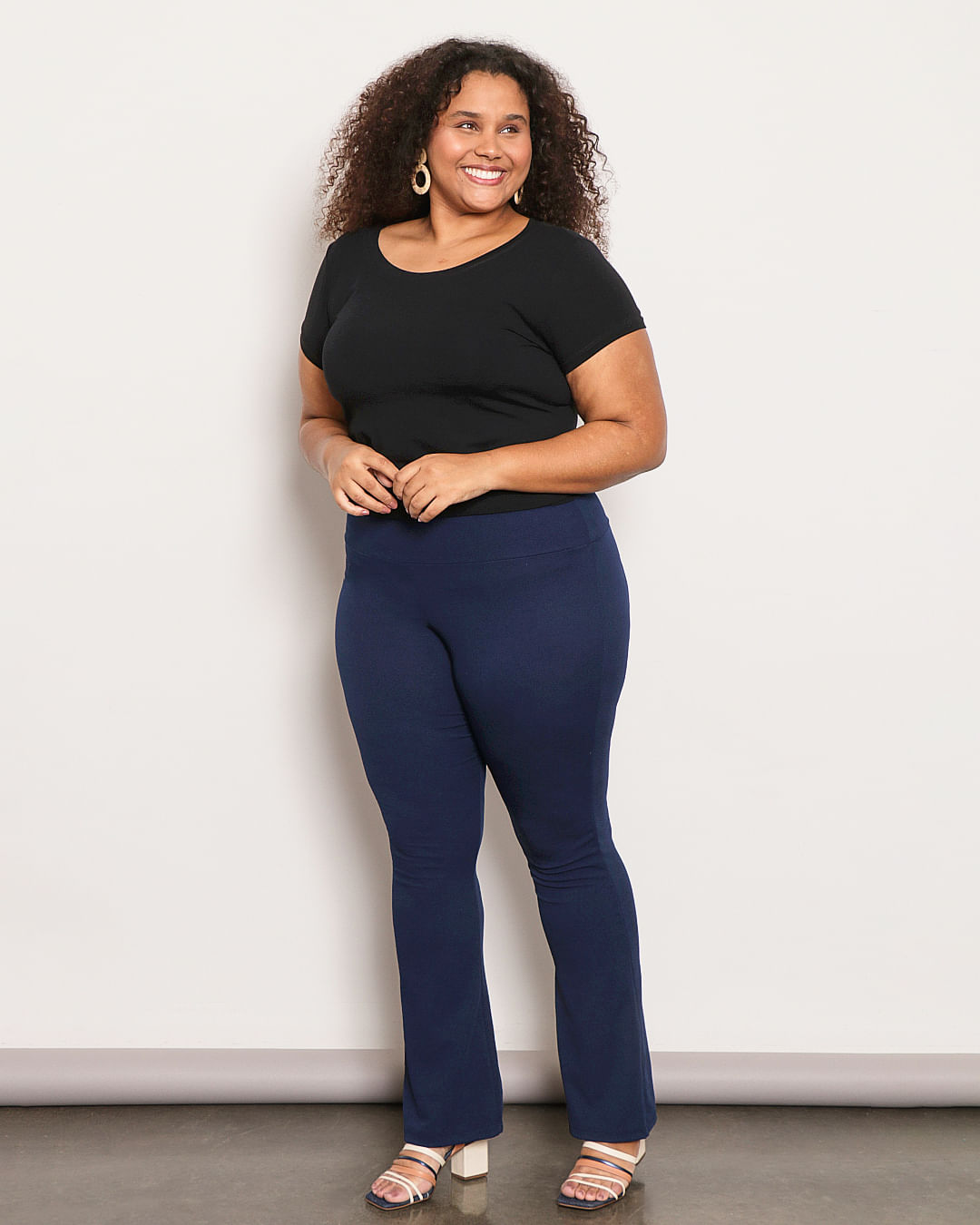 Calca-Plus-Size-Feminina-Flare-Piquet-Marinho