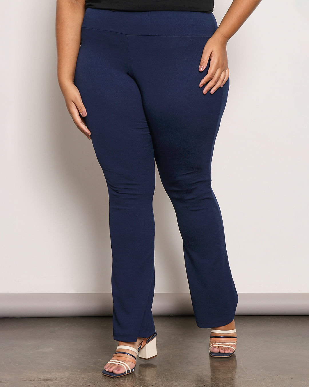 Calca-Plus-Size-Feminina-Flare-Piquet-Marinho