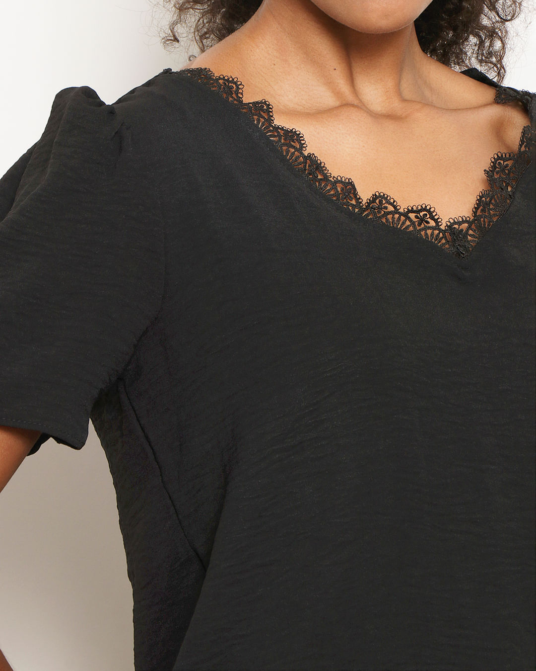 Blusa-2977-Cey-C-Renda-Decote---Preto