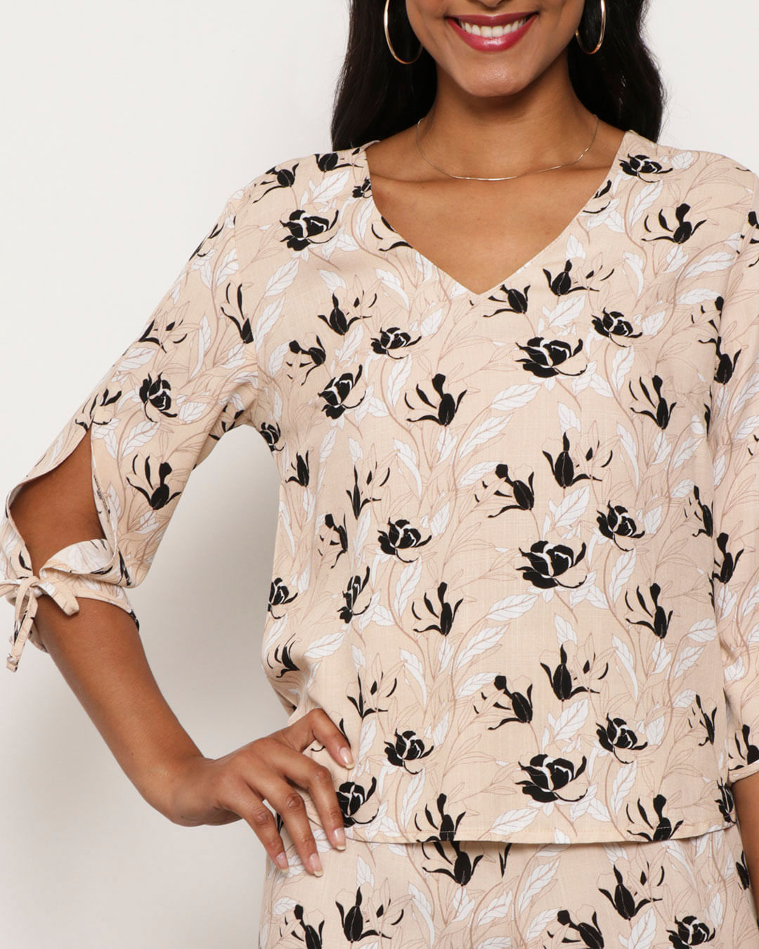 Blusa-430185-Tec-Plano-Estamplisa-78---Bege-Floral