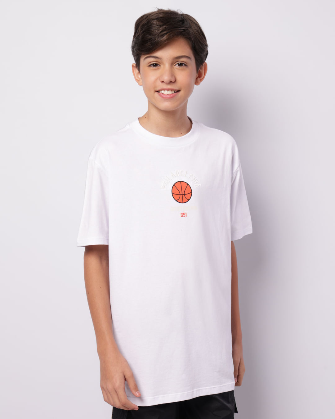 Camiseta Juvenil Oversized Estampa Basquete Manga Curta Branca