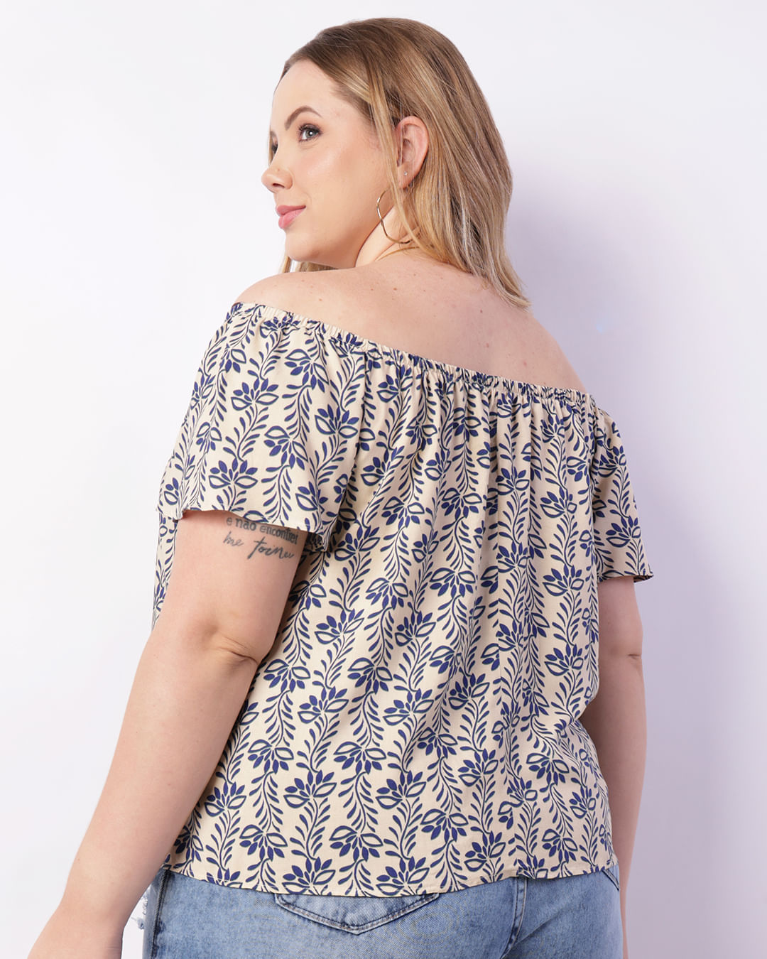 Blusa-Plus-Size-Feminina-Ciganinha-Viscose-Estampa-Floral-Bege