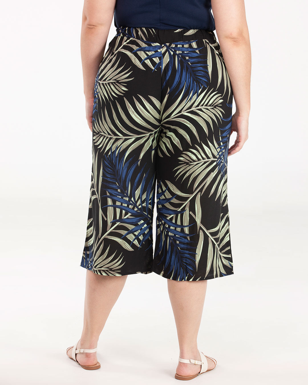 Calca-Feminina-Pantacourt-Preta-Estampa-Folhas