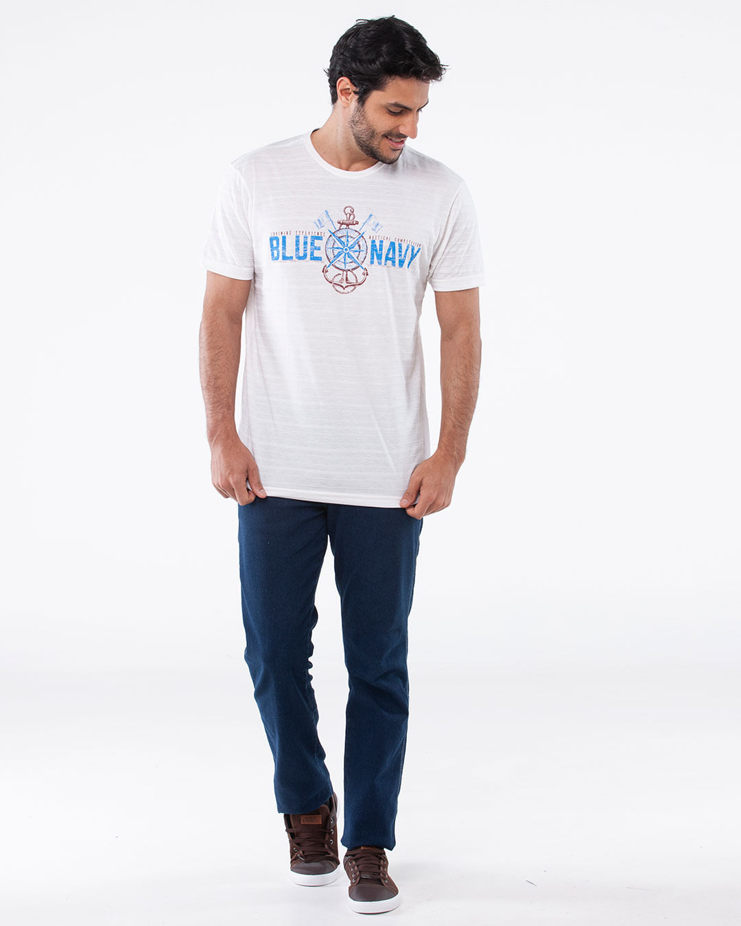 Camiseta-Masculina-Manga-Curta-Estampa-Frontal-Navy-Branca