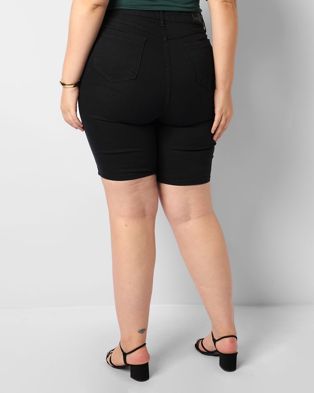 Bermuda-Feminina-Sarja-Plus-Size-Cintura-Alta-Preta