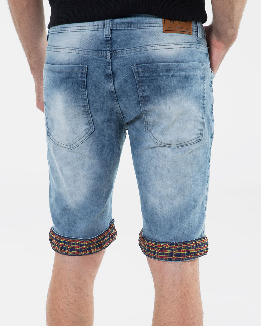 Bermuda-Jeans-Masculina-Barra-Xadrez-Azul-Claro
