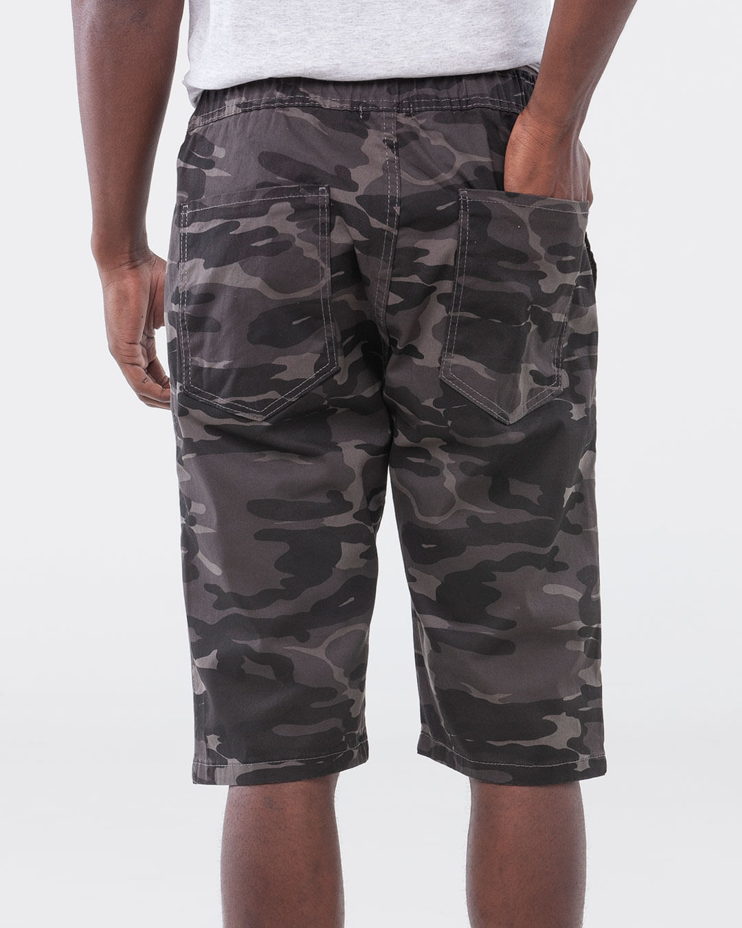 Bermuda-Masculina-Sarja-Camuflada-Preta
