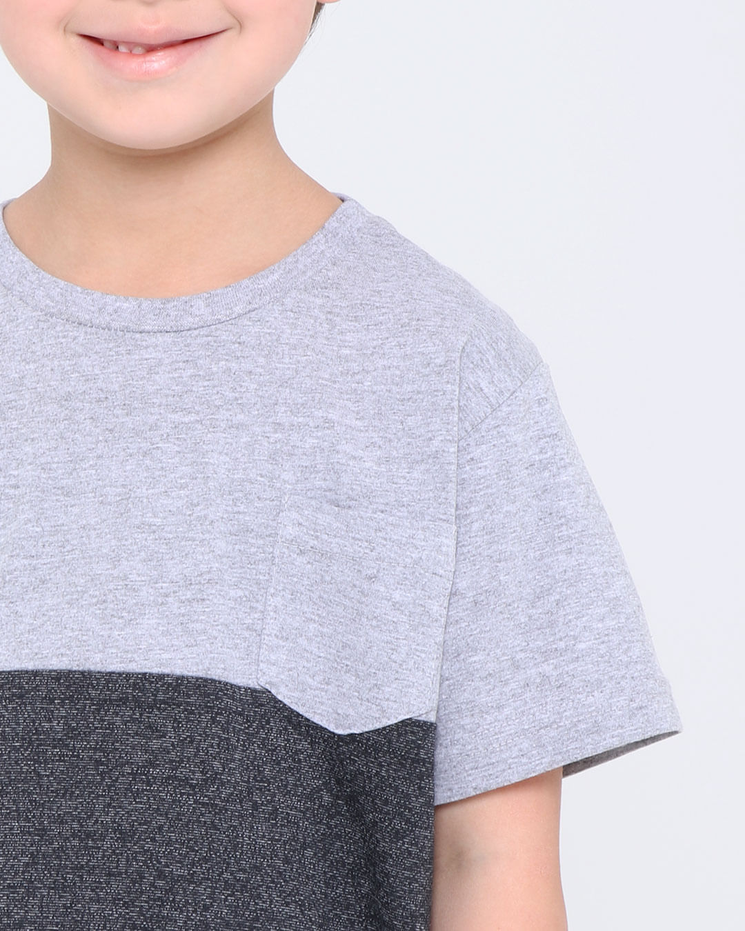 Camiseta-Infantil-Recorte-Bolso-Cinza