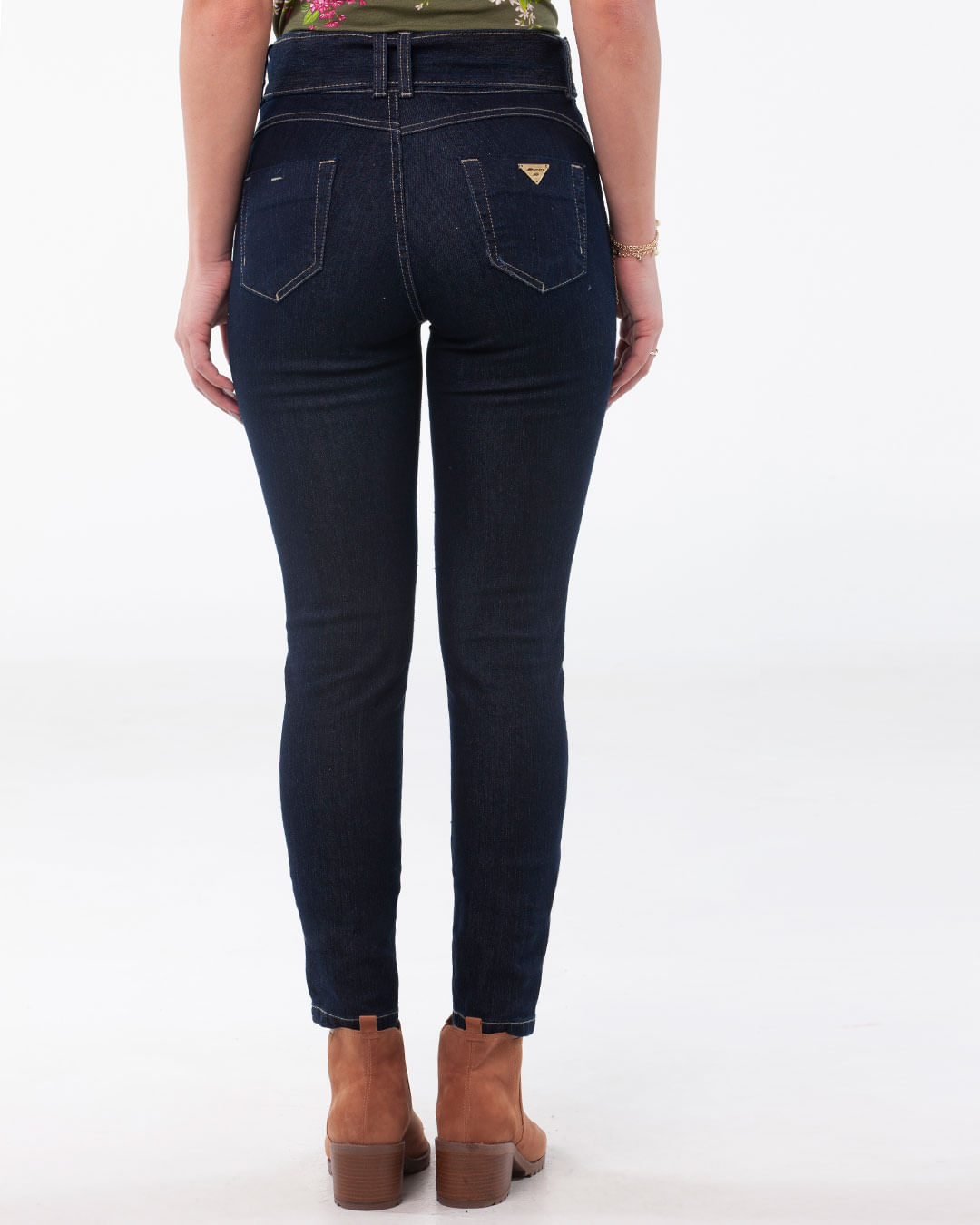 Calca-Jeans-Feminina-Com-Cinto-Fivela-Azul-Escuro