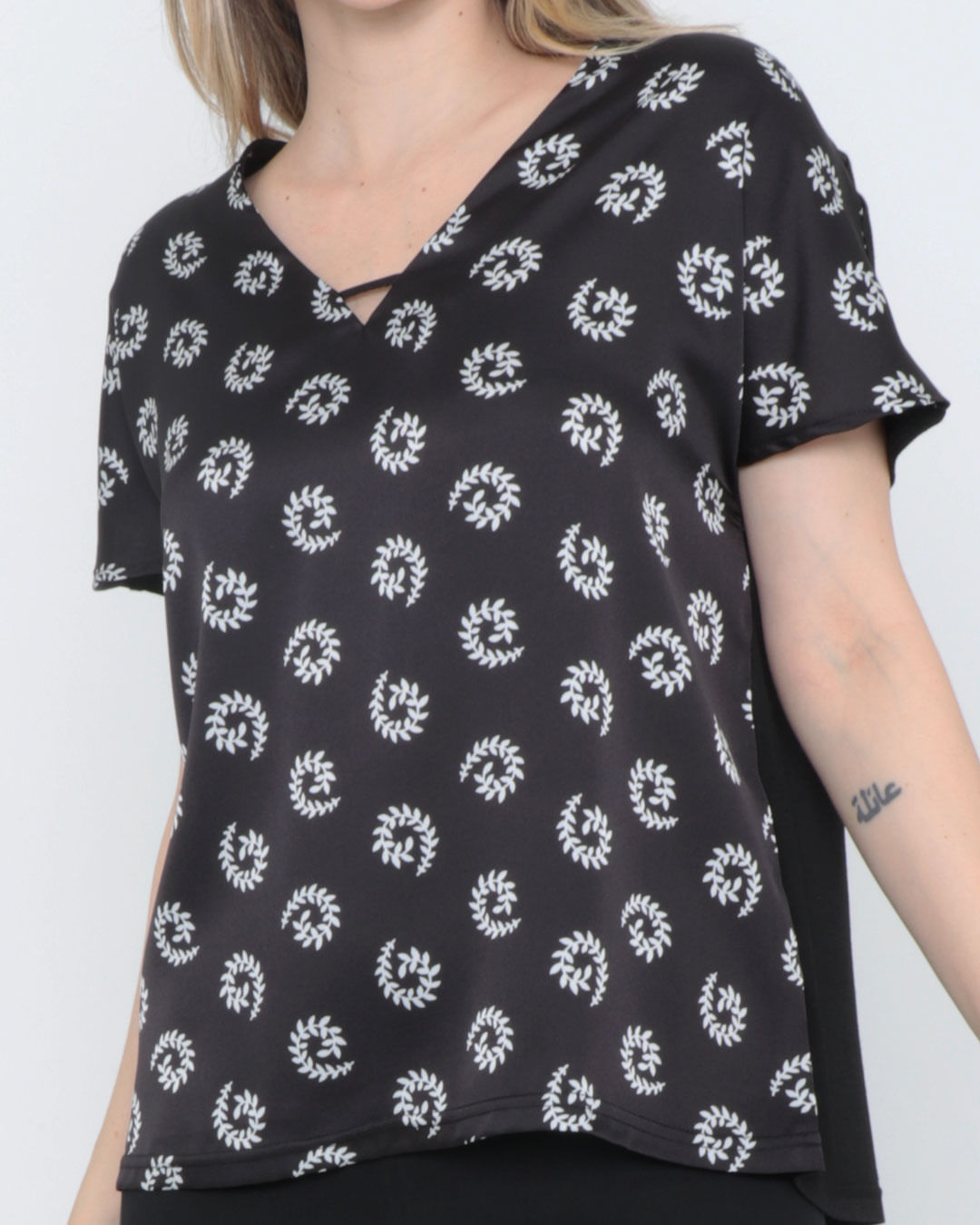 Blusa-Estampada-Manga-Curta-Preta