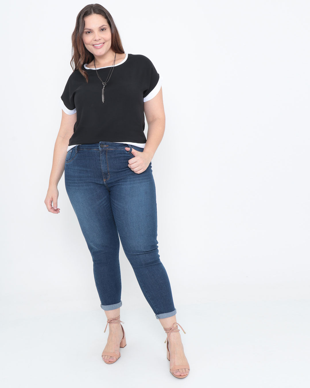 Blusa-Plus-Size-Manga-Curta-Recorte-Preta