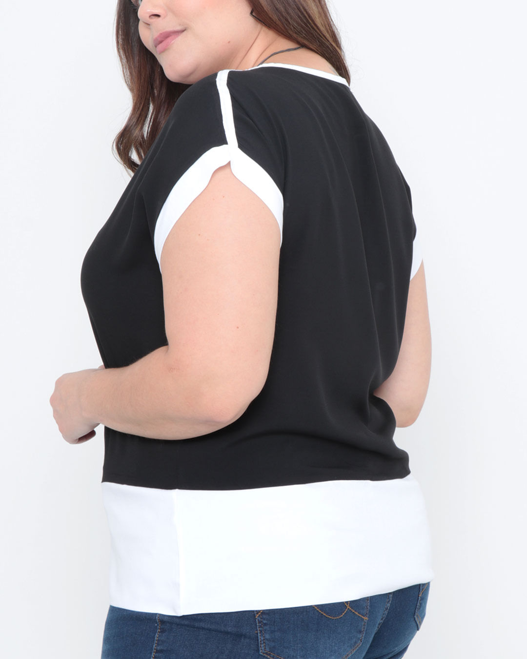 Blusa-Plus-Size-Manga-Curta-Recorte-Preta