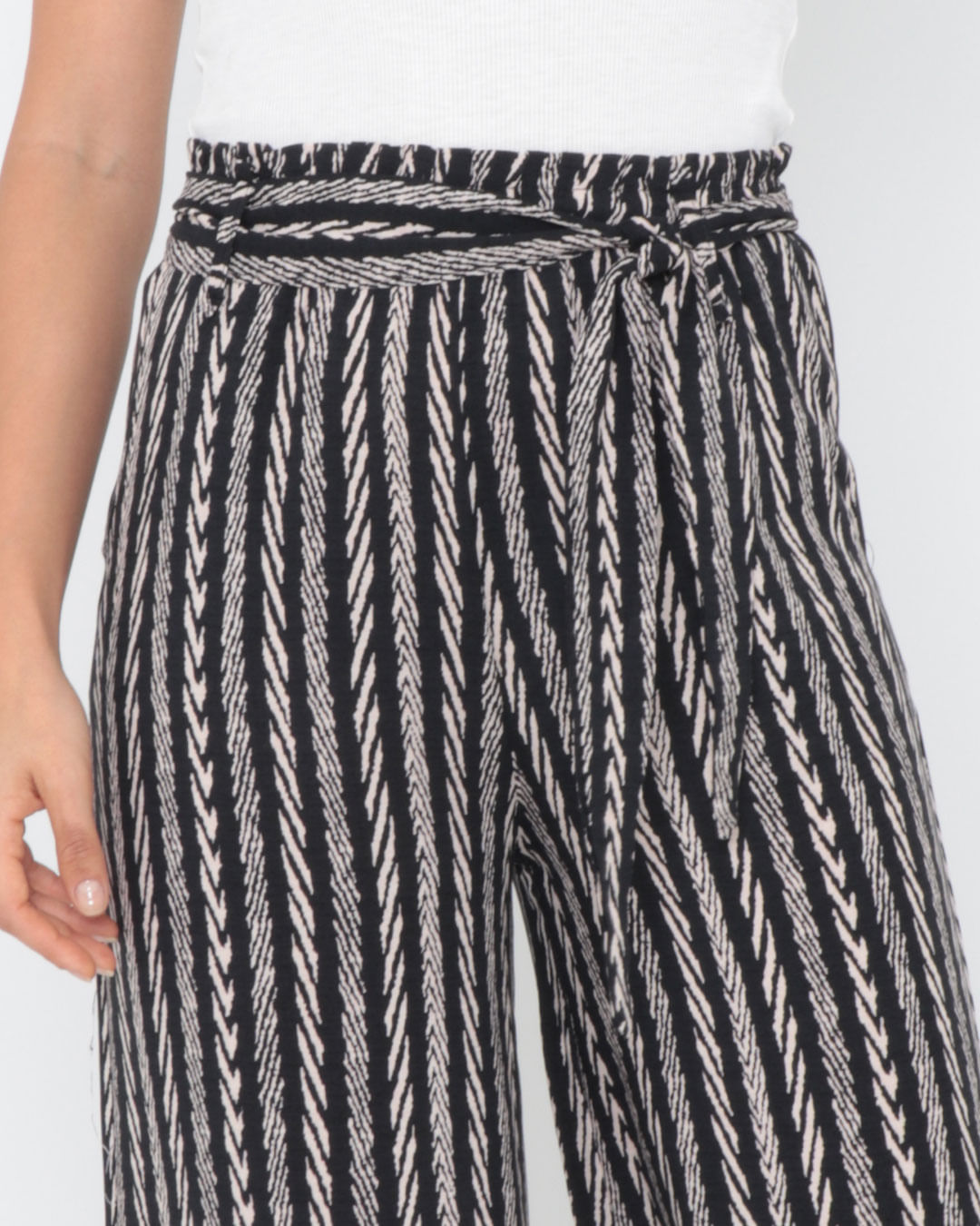 Calca-Feminina-Pantalona-Estampada-Preta