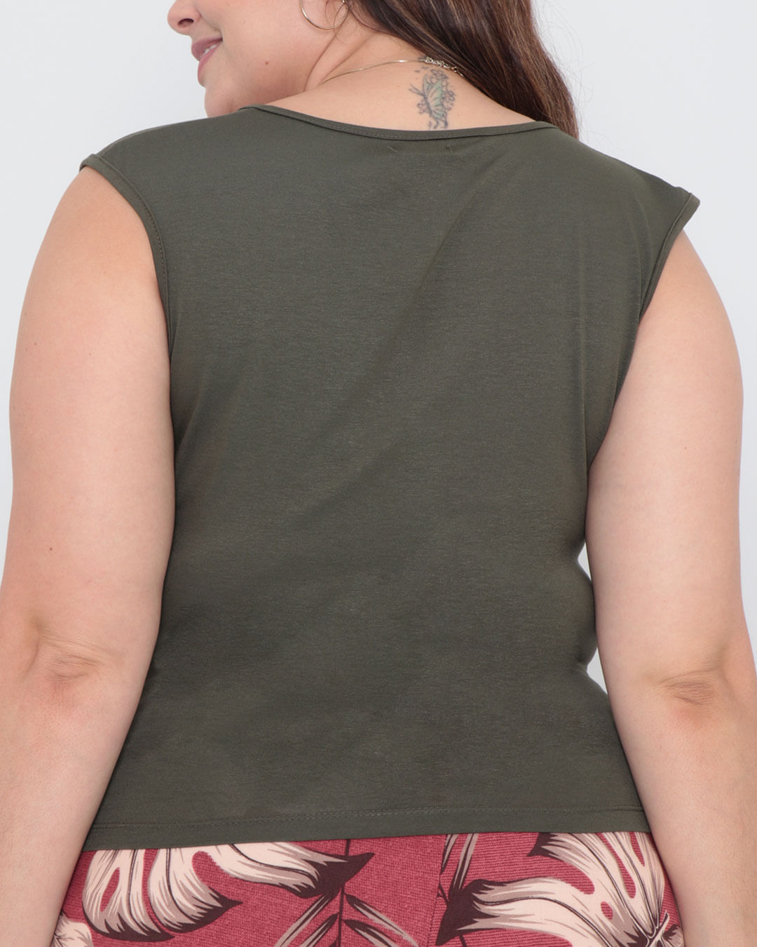 Regata-Feminina-Plus-Size-Transpassada-Verde-Militar