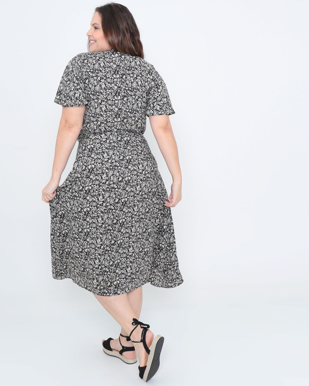 Vestido-Plus-Size-Envelope-Longo-Floral-Preto
