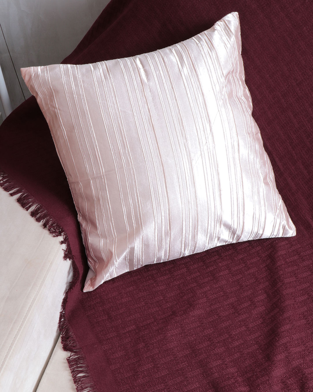 Capa-de-Almofada-Plumagem-40-x-40cm-Rosa-Claro