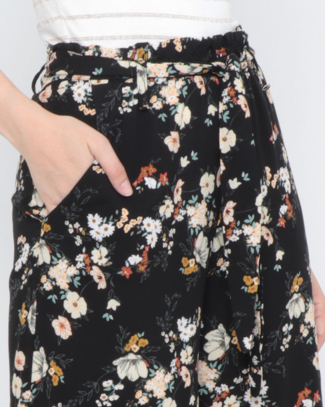 Calca-Feminina-Pantalona-Floral-Preta